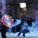 Γαλλία: Στους δρόμους μισό εκατομμύριο διαδηλωτές, 1.000 συλλήψεις και νέα επεισόδια - «Μαύρο» στα social media ήθελε η κυβέρνηση