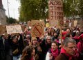 Γαλλία: Η αλλαγή διαδρομής της πορείας στο Παρίσι δυναμιτίζει το κλίμα στις διαδηλώσεις - Ένταση σε Λυών και Ορλεάνη
