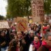 Γαλλία: Η αλλαγή διαδρομής της πορείας στο Παρίσι δυναμιτίζει το κλίμα στις διαδηλώσεις - Ένταση σε Λυών και Ορλεάνη