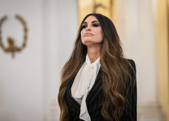 Την παραίτηση της Κίμπερλι Γκίλφοϊλ ζήτησε ο Λευκός Οίκος - ertnews.gr