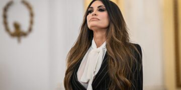 Την παραίτηση της Κίμπερλι Γκίλφοϊλ ζήτησε ο Λευκός Οίκος - ertnews.gr