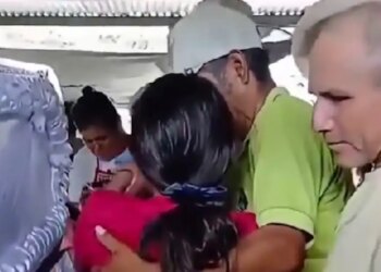 Νεκρανάσταση στη Γουατεμάλα: 15χρονη ξύπνησε μέσα στο φέρετρο την ώρα της κηδείας της - Βίντεο