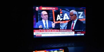 Τουρκία: Η αστυνομία εισέβαλε και «έκλεισε» το αντιπολιτευόμενο κανάλι Halk TV - Διορίστηκε κρατικός επίτροπος στη διοίκησή του