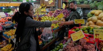 Ιράν: Το ριάλ υποχωρεί σε νέο ιστορικό χαμηλό
