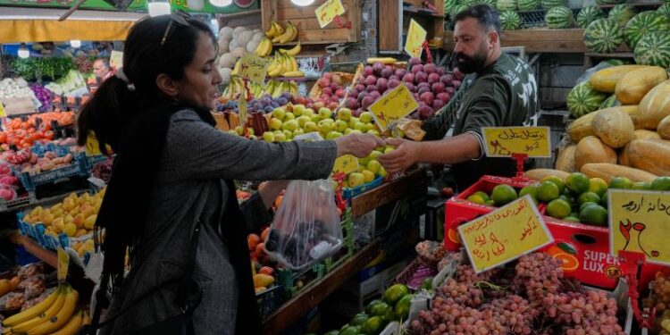 Ιράν: Το ριάλ υποχωρεί σε νέο ιστορικό χαμηλό