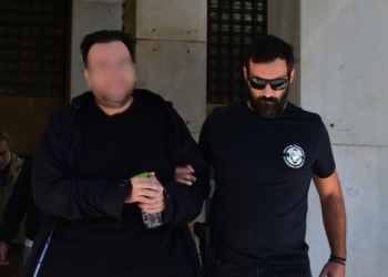 Στην Ευελπίδων ο επικεφαλής και τα μέλη του κυκλώματος που εξαπατούσε τον ΕΦΚΑ