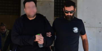 Στην Ευελπίδων ο επικεφαλής και τα μέλη του κυκλώματος που εξαπατούσε τον ΕΦΚΑ