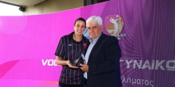 Η ΕΟΠΕ τίμησε την Ιωάννα Καρέλια για την προσφορά της στον ελληνικό αθλητισμό - www.ertsports.gr