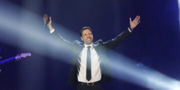 Ο Κωνσταντίνος Αργυρός βάζει πλώρη για τα Grammy με το κορυφαίο άλμπουμ «Καμπάνες»