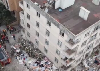 Κωνσταντινούπολη: Κατέρρευσε κτίριο - Αναφορές για τραυματίες και εγκλωβισμένους