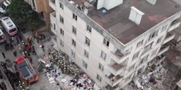 Κωνσταντινούπολη: Κατέρρευσε κτίριο - Αναφορές για τραυματίες και εγκλωβισμένους