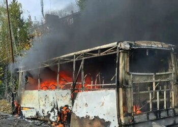 Ουκρανία: 30 νεκροί και 18 τραυματίες μετά από ρωσικό χτύπημα σε δύο λεωφορεία στο Κραματόρσκ