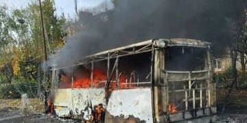 Ουκρανία: 30 νεκροί και 18 τραυματίες μετά από ρωσικό χτύπημα σε δύο λεωφορεία στο Κραματόρσκ