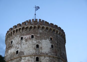 Λευκός Πύργος: Ο νέος φωτισμός αναδεικνύει την αρχιτεκτονική και την ιστορία του μνημείου