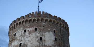 Λευκός Πύργος: Ο νέος φωτισμός αναδεικνύει την αρχιτεκτονική και την ιστορία του μνημείου