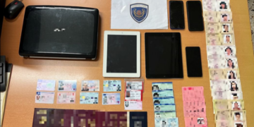 Αιγάλεω: Συνελήφθη 61χρονος, μέλος κυκλώματος διακίνησης μεταναστών – Κατασχέθηκαν πλαστά διαβατήρια και άδειες εισόδου
