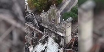Λιμόζ: Καταστράφηκε ολοσχερώς το ιστορικό καμπαναριό - Drone καταγράφει συγκλονιστικές εικόνες από τα καμένα ερείπια