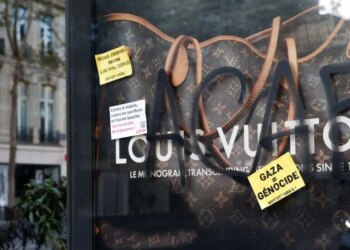 Dior, Celine, Hermès και Louis Vuitton: Γιατί οι ναοί της πολυτέλειας έγιναν στόχος οργής στη Γαλλία