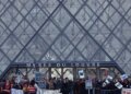 Έκλεισε το Μουσείο του Λούβρου: Φοιτητές και διαδηλωτές απέκλεισαν την είσοδό του