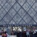 Έκλεισε το Μουσείο του Λούβρου: Φοιτητές και διαδηλωτές απέκλεισαν την είσοδό του