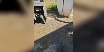 Σπάτα: Σύλληψη 59χρονου οδηγού βυτιοφόρου για παράνομη απόρριψη λυμάτων με κίνδυνο για τη δημόσια υγεία