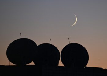 Σε λειτουργία τα τηλεσκόπια που φιλοδοξούν να αποκαλύψουν τα μεγαλύτερα μυστήρια του σύμπαντος