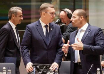 Politico: Η Ελλάδα και 5 χώρες της ΕΕ ζητούν να καθυστερήσουν οι νέες χρεώσεις για τις εκπομπές ρύπων έως το 2030 λόγω της ενεργειακής κρίσης