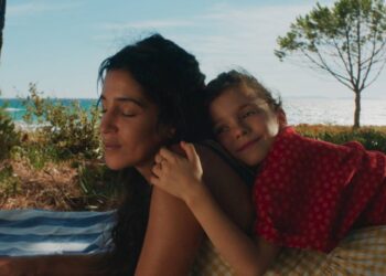 RFF 2026: «Violette»: Όταν η «Αμελί» συναντά τον θάνατο και χάνεται στις ιστορίες των άλλων