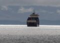 Neptune Ethos: Ασφαλείς και οι 36 επιβαίνοντες μετά την προσάραξη στη Σαλαμίνα