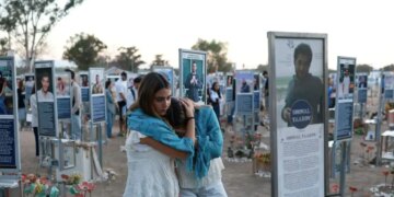 Τρία χρόνια από την 7η Οκτωβρίου: Τελετές μνήμης και ενός λεπτού σιγή στα σημεία τις επίθεσης της Χαμάς