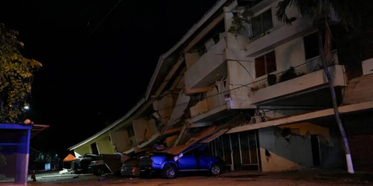 Παναμάς: Δύο τραυματίες από τον σεισμό των 7,7 Ρίχτερ - Κατέρρευσαν κτίρια, ζημιές σε δρόμους