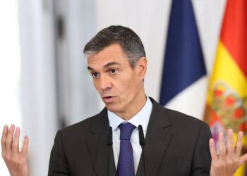 Politico: Ο Σάντσεθ στοχεύει στην επανεκλογή του με φόντο τη στεγαστική κρίση στην Ισπανία