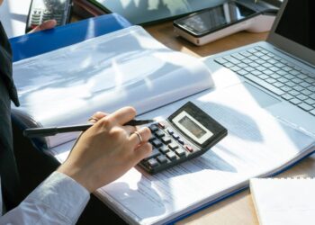 Καύσιμα: Έρχονται παρεμβάσεις στην αντλία και αυξημένο επίδομα θέρμανσης (Παραδείγματα)