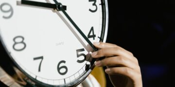 Αλλαγή ώρας: Πότε γυρίζουμε τα ρολόγια μία ώρα πίσω - ertnews.gr