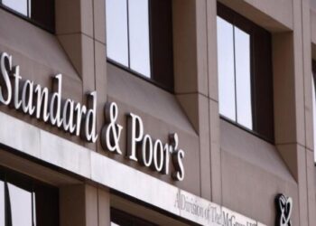 S&P: Επιβεβαίωσε το ελληνικό αξιόχρεο στη βαθμίδα ΒΒΒ με σταθερές προοπτικές