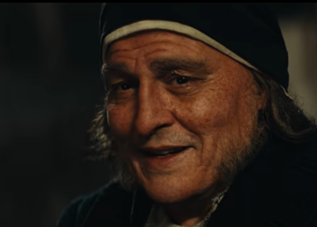 «Εbenezer»: Το νέο τρέιλερ της ταινίας με τον Τζόνι Ντεπ ως Σκρουτζ