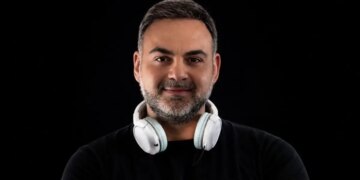 Ο Tasos P. διεκδικεί υποψηφιότητα στα 69α Grammy με το «San Me Kitas» του Γιάννη Σπανού
