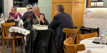 Τασούλας και Μητσοτάκης γευμάτισαν μαζί σε εστιατόριο της Θεσσαλονίκης μετά την εκδήλωση στον Λευκό Πύργο