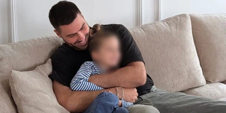 Ιωάννα Τούνη: Τα παιχνίδια του συντρόφου της με τον γιο της στον καναπέ που την έκαναν να «λιώσει»