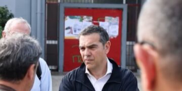 Τσίπρας από το σχολικό συγκρότημα της Γκράβας: Να αποκλειστεί κάθε κίνδυνος, να γυρίσουν πίσω με ασφάλεια στις αίθουσες οι μαθητές