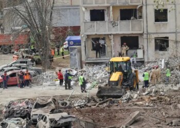 Τρόμος στην Ουκρανία: 28 νεκροί από ρωσικές επιθέσεις - «Δώρο γενεθλίων στον Πούτιν από τον στρατό του», λέει ο Ζελένσκι