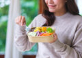 Διαιτολόγοι καταρρίπτουν 8 μύθους για τη vegan διατροφή, που πιστεύουν συχνά όσοι την ακολουθούν