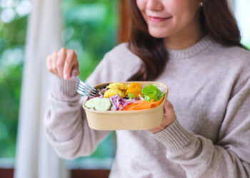 Διαιτολόγοι καταρρίπτουν 8 μύθους για τη vegan διατροφή, που πιστεύουν συχνά όσοι την ακολουθούν