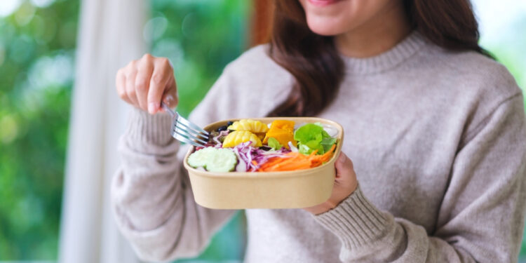 Διαιτολόγοι καταρρίπτουν 8 μύθους για τη vegan διατροφή, που πιστεύουν συχνά όσοι την ακολουθούν