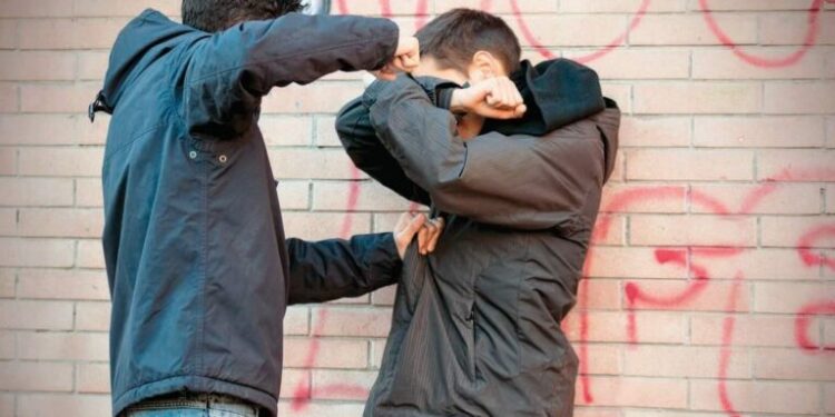 Θεσσαλονίκη: 17χρονος χτύπησε 13χρονο μετά από λογομαχία κατά το σχολικό διάλειμμα-Στο νοσοκομείο το θύμα