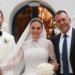 Νίκη Βρούτση και Αναστάσιος Πολίτης ενώ χορεύουν τις «Καμπάνες» του Κωνσταντίνου Αργυρού στο γαμήλιο γλέντι τους