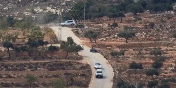Ισραηλινοί έποικοι επιτέθηκαν σε κομβόι ευρωπαϊκής αντιπροσωπείας στη Δυτική Όχθη και ξυλοκόπησαν Γάλλο δήμαρχο